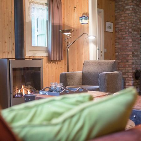 Luxurious Chalet In Oud Turnhout With Large Garden Villa Oud-Turnhout Buitenkant foto
