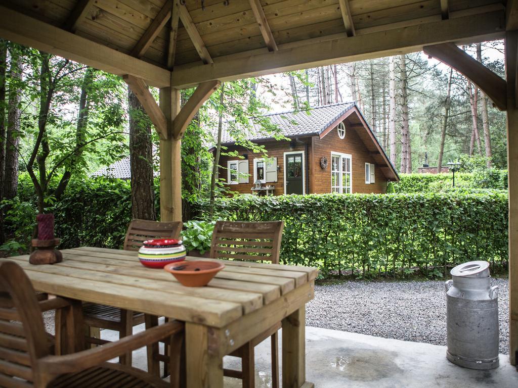Luxurious Chalet In Oud Turnhout With Large Garden Villa Oud-Turnhout Buitenkant foto