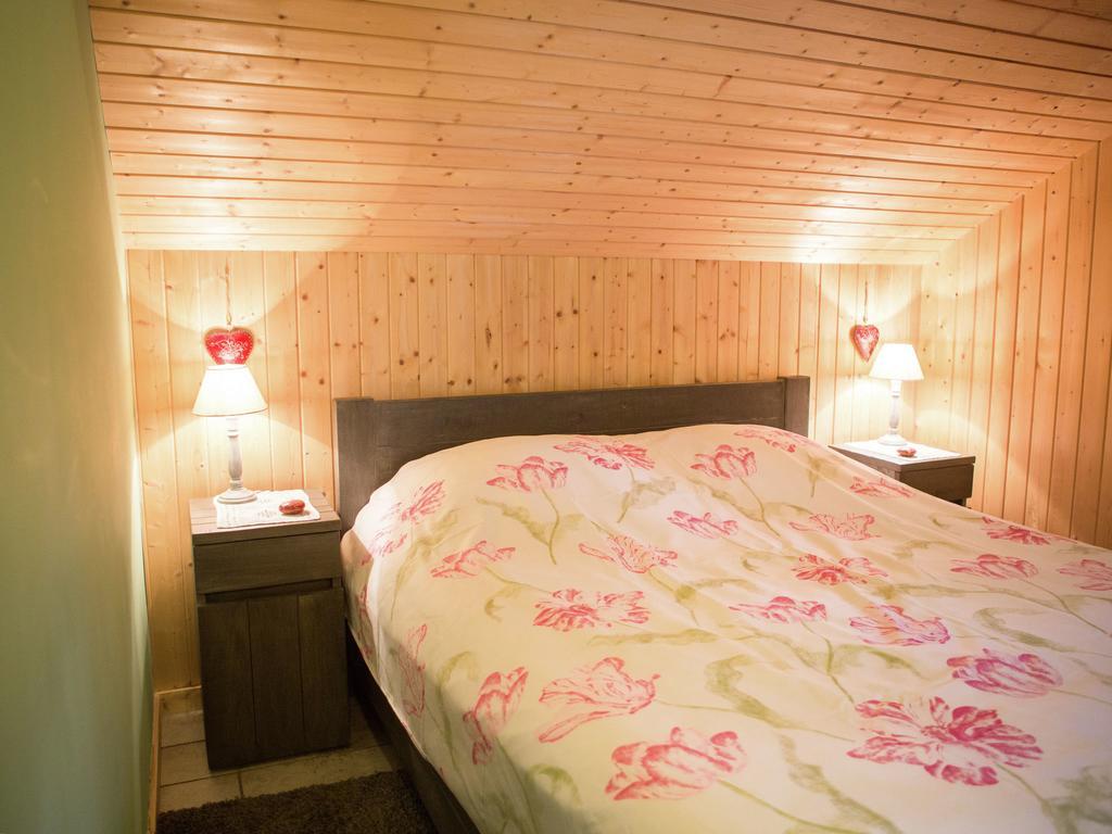 Luxurious Chalet In Oud Turnhout With Large Garden Villa Oud-Turnhout Buitenkant foto