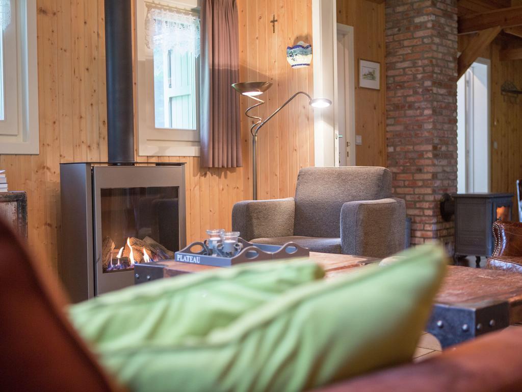 Luxurious Chalet In Oud Turnhout With Large Garden Villa Oud-Turnhout Buitenkant foto